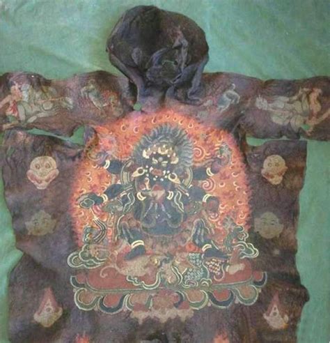 西藏農奴制嬰兒人皮唐卡 圓額頭